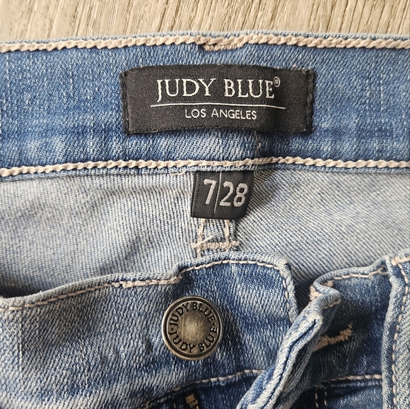 Judy Blue Adelene Girlfriend Distressed Jean Light Blue JB8273MD Size 7/28 - Picture 4 of 6